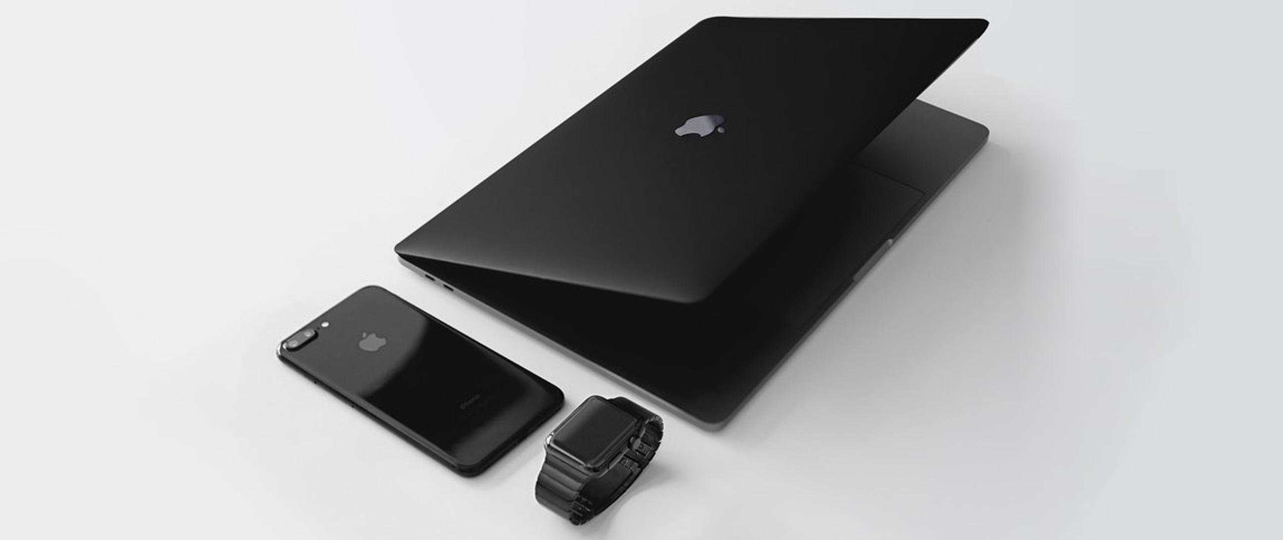 macbook-ipone-schwarz-the-task-apple-experte-muenchen-west-pasing